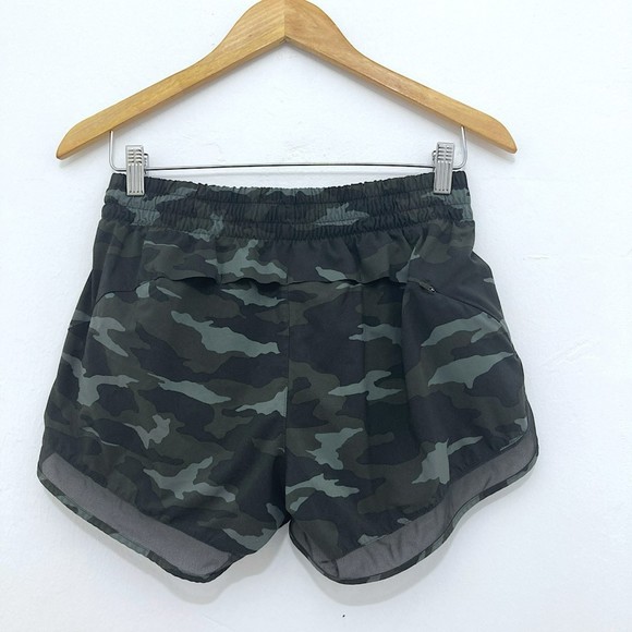 ⭐ Athleta Mesh Racer Run Short Camo Olive Size S - Picture 5 of 15